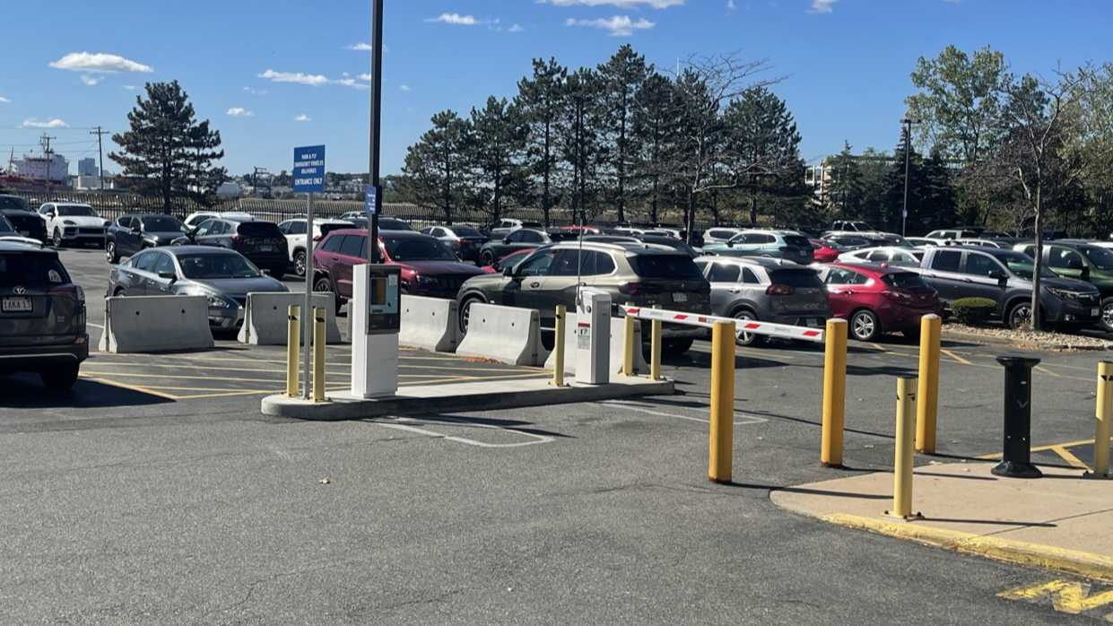 Select Parking at Hampton Inn - Gallery 1